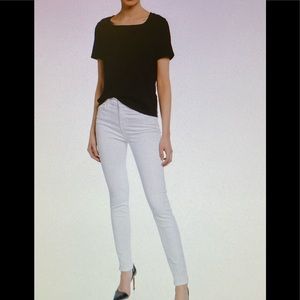 NEW YORK & COMPANY WHITE LOW RISE SKINNY JEANS !!!